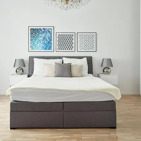 Apartment Sleek In New Town By Days Prague