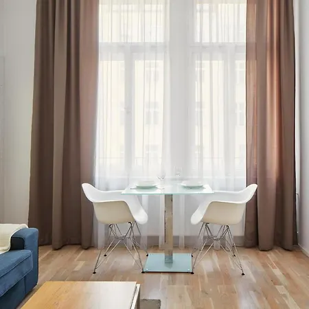 Sleek In New Town By Days Apartament *